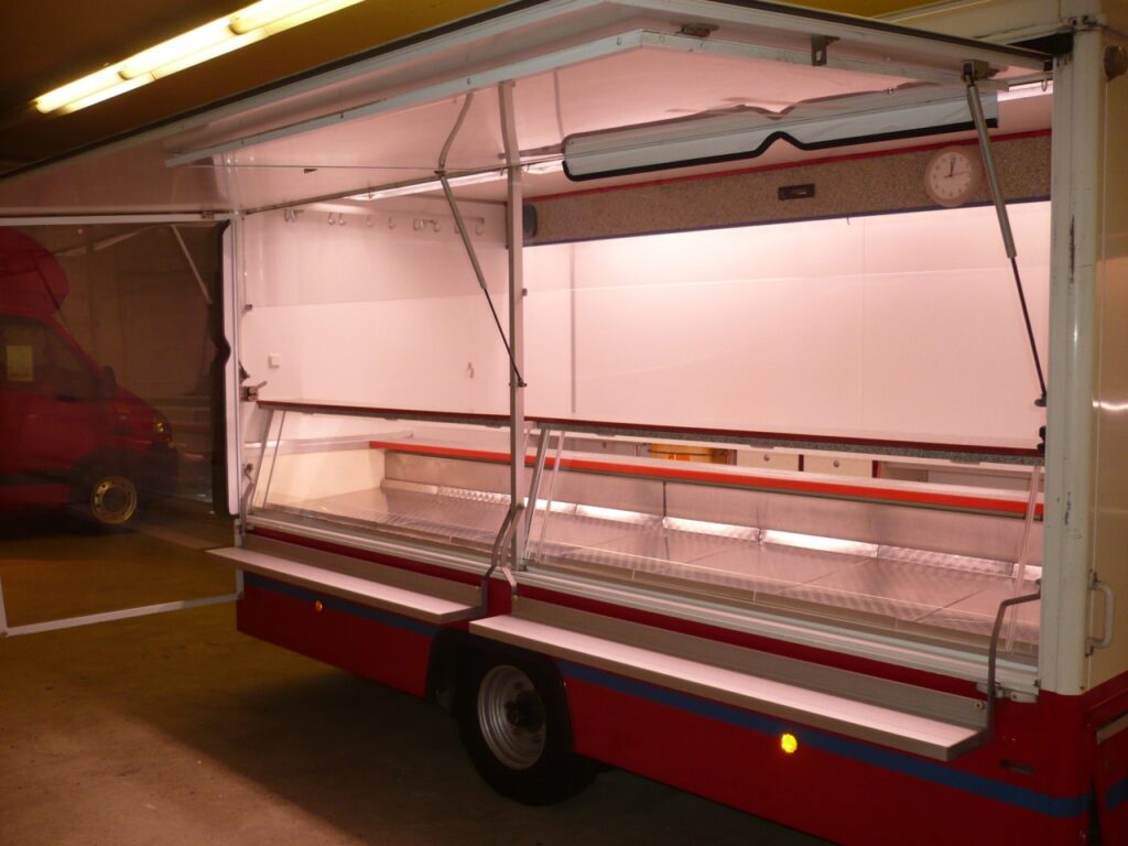 Der Verkauf des Fahrzeuges erfolgt zum Sonderpreis nur im Ist-Zustand.-Instandsetzungsarbeiten nur gegen Aufpreis.