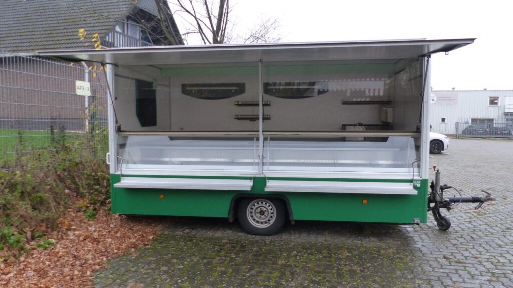 Verkaufsanhänger mit 4,00 m Kühltheke und 1 Kühlfach