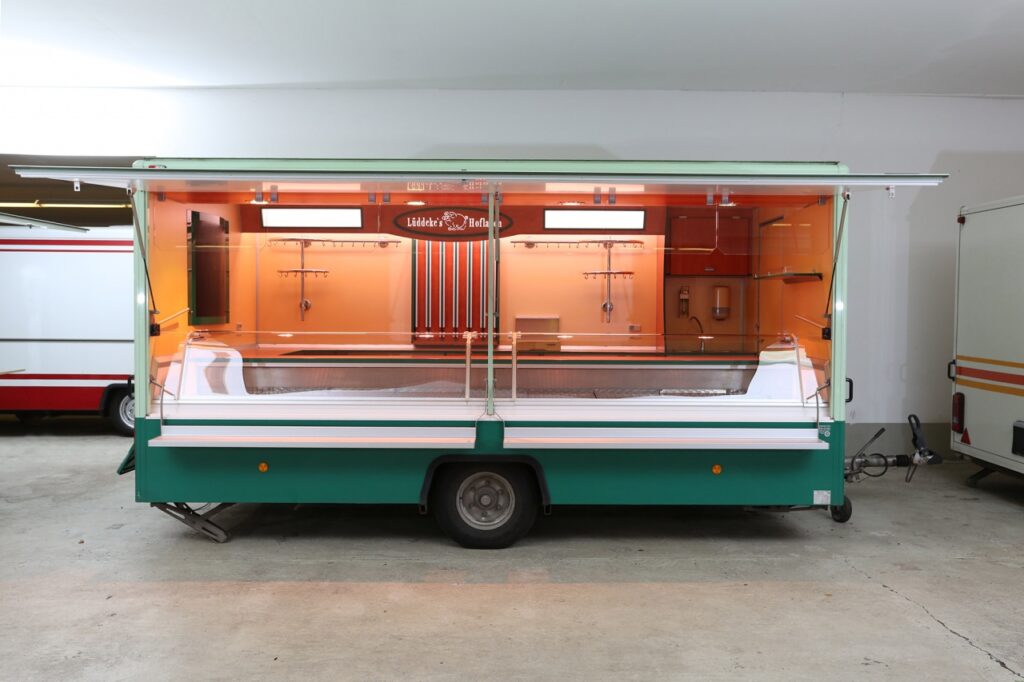 gut gepflegter Verkaufsanhänger