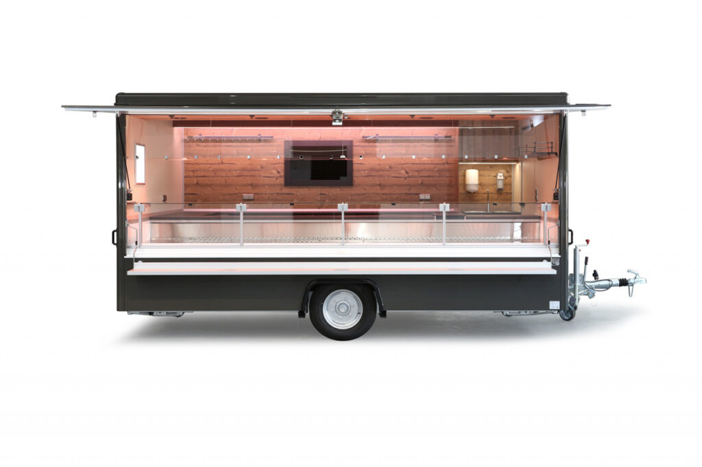 Fleisch Verkaufsanhänger mit 4,5 m Kühltheke und Doppelkühlfach für 4 E-Kisten