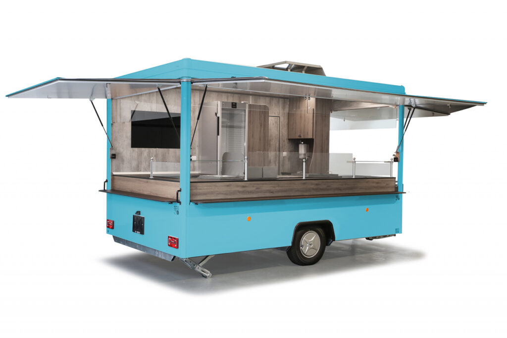 Imbissanhänger ab sofort verfügbar!-Dekore abweichend, Lackierung in RAL 5018 türkisblau-Doppelfritteuse, Bainmarie mit 3 GN-Behältern, Rostgrill und Griddlepfanne