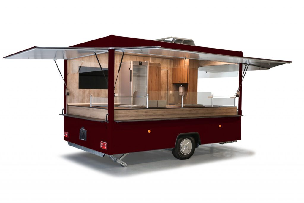 Imbissanhänger ab sofort verfügbar!-Dekore abweichend, Lackierung in RAL 3007 schwarzrot-Doppelfritteuse, Bainmarie mit 3 GN-Behältern, Rostgrill und Griddlepfanne