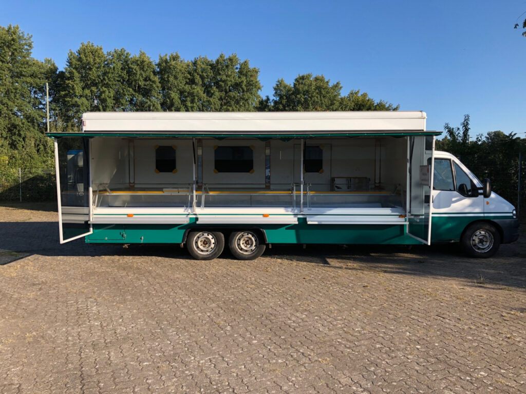 Beide Verdichter an den Kühlmaschinen erneuert inklusive Wartung der Kühlanlagen.-Der Verkauf des Fahrzeuges erfolgt zum Sonderpreis nur im Ist-Zustand.-Das Fahrzeug hat noch TÜV  bis 31.10.2022.-Instandsetzungsarbeiten nur gegen Aufpreis.-Durchrostungen am Fahrerhaus vorhanden.