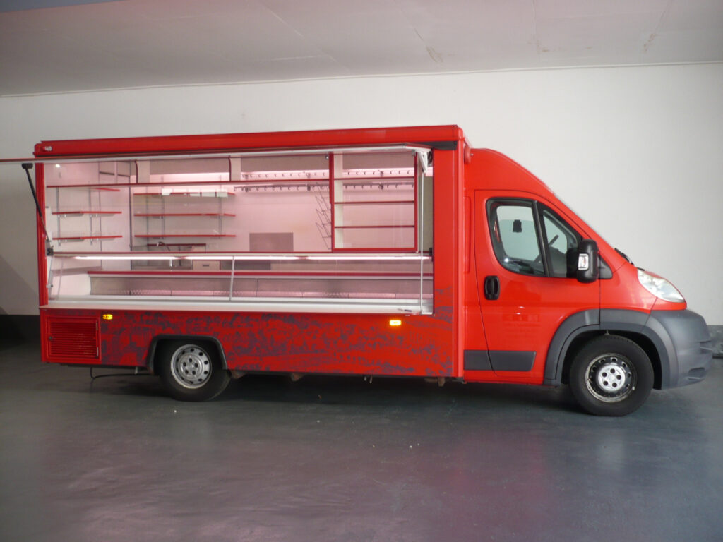 Das Fahrzeug hat keinen TÜV (ohne gültige Hauptuntersuchung), daher erfolgt der Verkauf zum Sonderpreis nur im aktuellen Zustand.-Instandsetzungsarbeiten nur gegen Aufpreis.