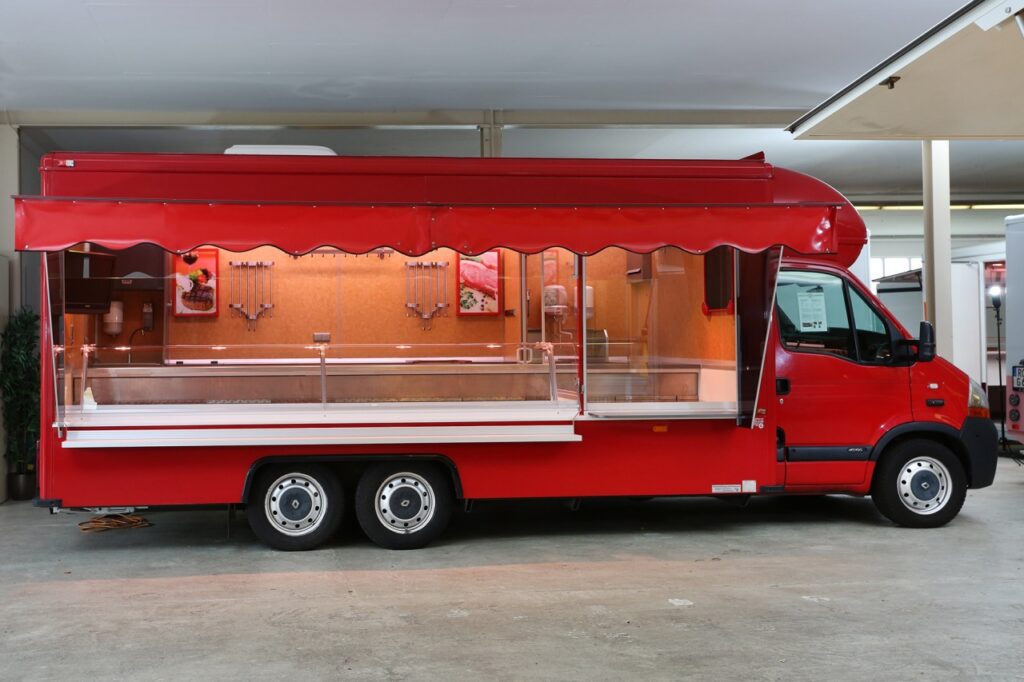 Fahrzeug in gutem Zustand, Panaorama-Kühltheke, Bäro-Strahlern, 5 Kühlfächern, Raumtemperierung, Hackfleischabteilung uvm.-Das Fahrzeug wurde komplett überarbeitet, AT-Getriebe bei 204.500 km, neue Kupplung und Turbolader, Bremsscheiben und Beläge vorne etc.