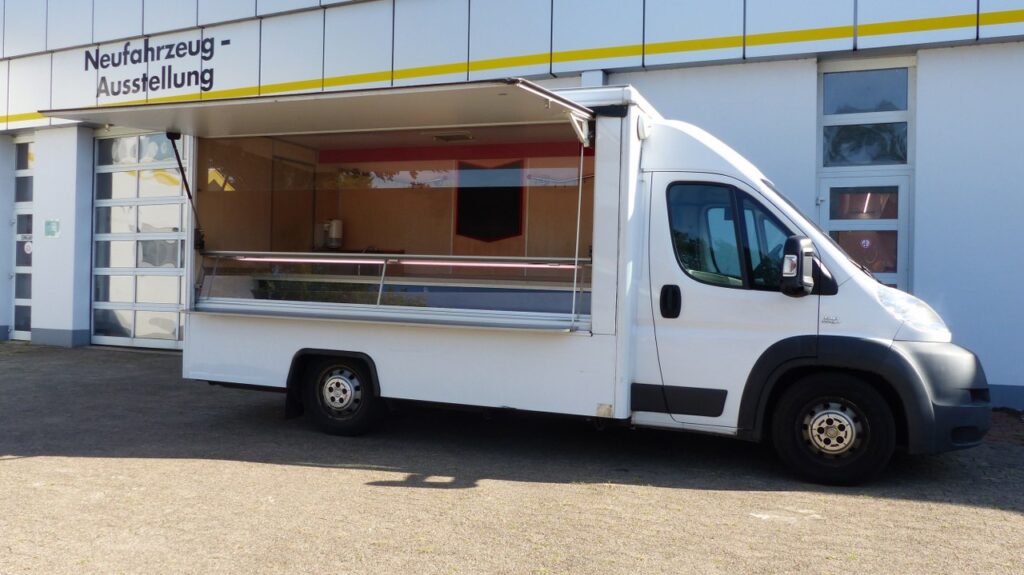 Verkaufsmobil mit Kühltheke für den Tourenverkauf und Märkte-Vielseitig einsetzbar.--Ein Verkauf im Ist-Zustand ist möglich, sprechen Sie uns hierzu gerne an.