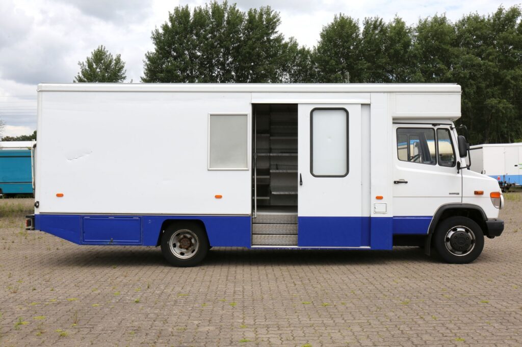 Vollsortiment-Fahrzeug für den Lebensmittelhandel.