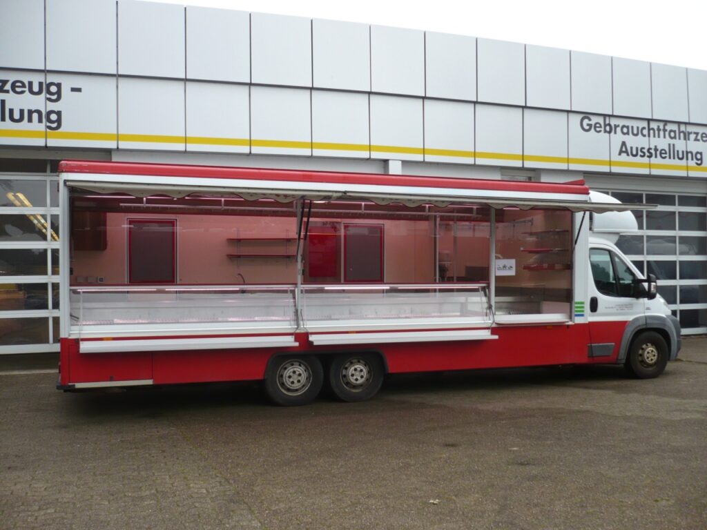 Verkaufsmobil mit separater Frischfleischabteilung, Raumkühlung mit Lochdecke und Zusatzisolierung des Aufbaus, Edelstahl-Arbeitsflächen, großem Kühlschrank, neuer Fußbodenbelag u.v.m.-AT-Motor bei 205.000 km  (2017)