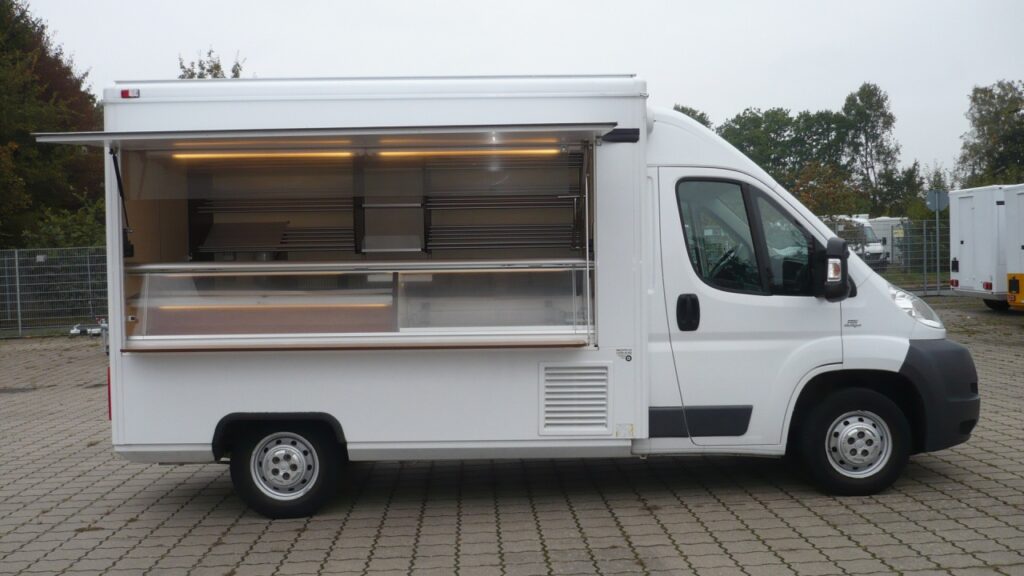 Gepflegtes Backwaren-Verkaufsmobil für den Touren und Markthandel.-Wenig Kilometer.