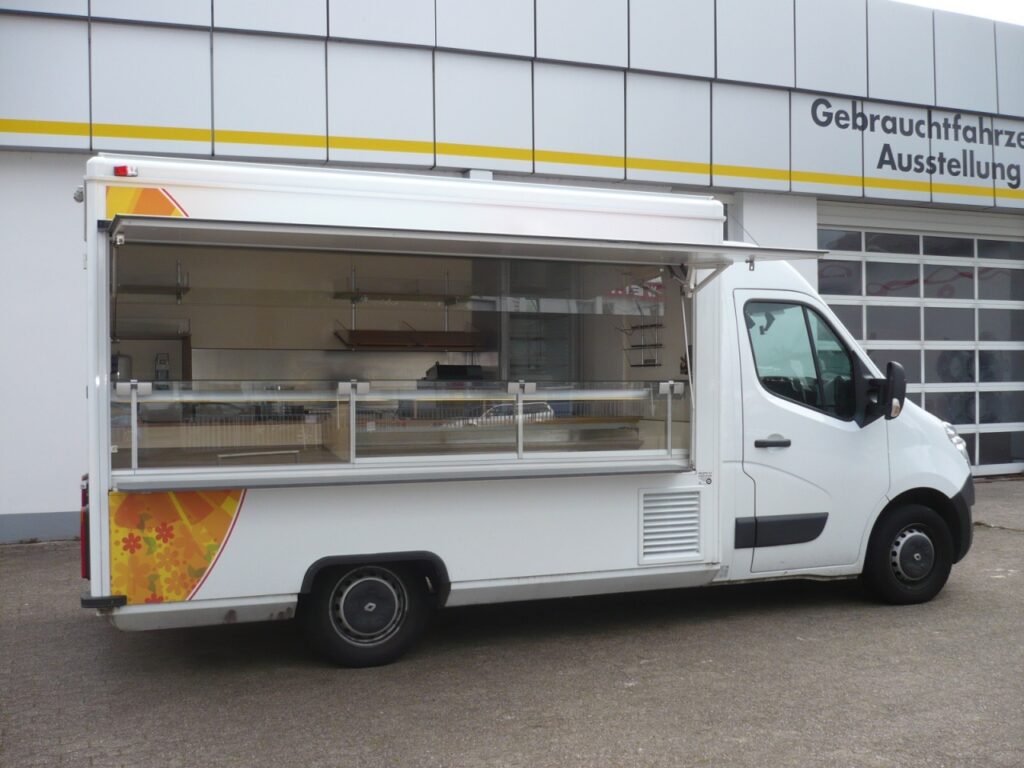 Frühstücksverkaufsmobil mit UBERT Bainmarie  1 x 2/3 GN & 1 x 1/3 GN-Behälter, UBERT Würstchensieder,-1 Liebherr-Kühlschrank mit Glastür,  4 Regale an Verkaufsrückseite, Rückfahrkamera-Gepflegter Zustand.