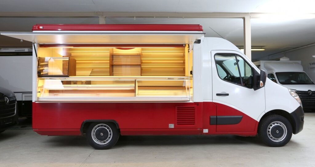 Backwaren-Verkaufsmobil Ausstattungsvariante "exclusiv" mit fester Trittstufe an Heckseite.- gepflegter Zustand, Fahrzeug wurde komplett überarbeitet,  neue Reifen und AT-Getriebe bei 234.500 km