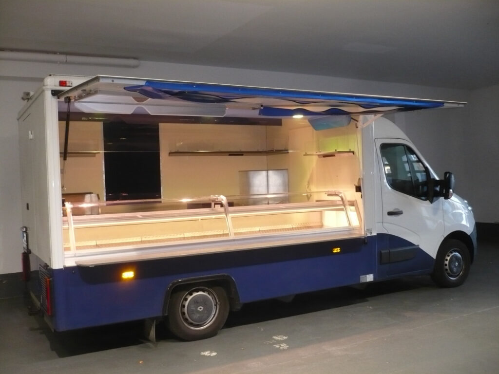 Verkaufsmobil mit 3,50m Panorama-Kühltehke mit Kühlfach, Rückfahrkamera, Edelstahl-Arbeitsflächen, -DER VERKAUF ERFOLGT IM KUNDENAUFTRAG: