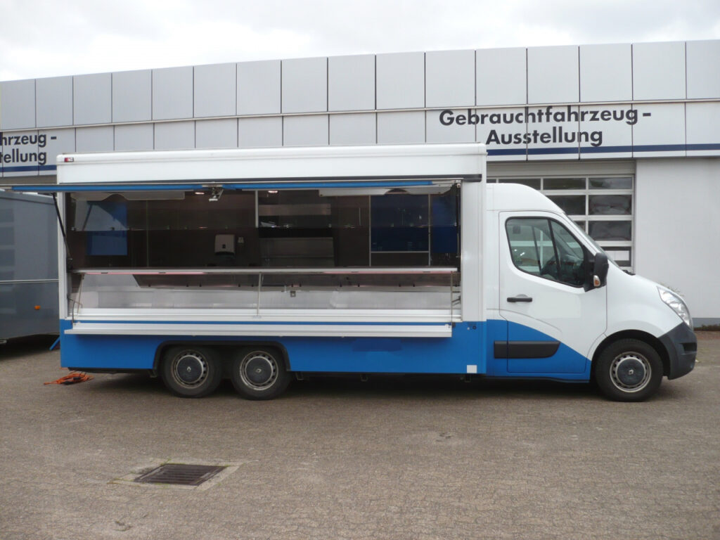 Gepflegtes Wochenmarkt-Verkaufsmobil mit 4,50 Kühltheke 670 mm Auslage, verstärkte Kühlleistung 32°, große Kühltruhe und LED-Bäro-Beleuchtung. UBERT Doppel-Friteuse KF 32 (Gasbetrieb) mit Deckel sowie Aufsatzhaube vorhanden. Gasheizung, Arbeitsflächen in Edelstahl, Beifahrerdoppelsitzbank uvm.