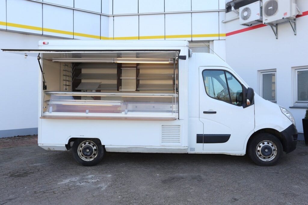 Backwaren Verkaufsmobil für den Tourenverkauf mit festem Einstiegtritt an der Heckseite.-Das Fahrzeug wird aufbereitet inklusive Inspektion und neuer TÜV-Abnahme.
