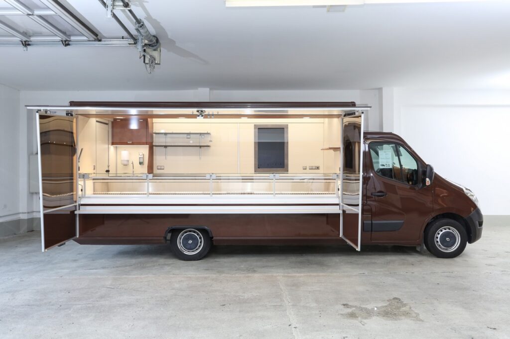 Wochenmarkt Verkaufsmobil in gepflegtem Zustand mit sehr geringer Kilometerleistung.-Sonderausstattung: Batterie mit Wandler zur Sicherung von elektronischen Geräten z.B. Kasse/Waage.