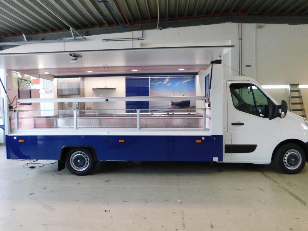 Arbeitsfläche, OPTIMA Verkaufskühltheke ( 4,50 m),Thekenaufsatz,BÄRO LED Strahler,Hygienepaket nach DIN 10500,Isoliertruhe,Wandregale,Werbetafel mit Glasschriftfeld.