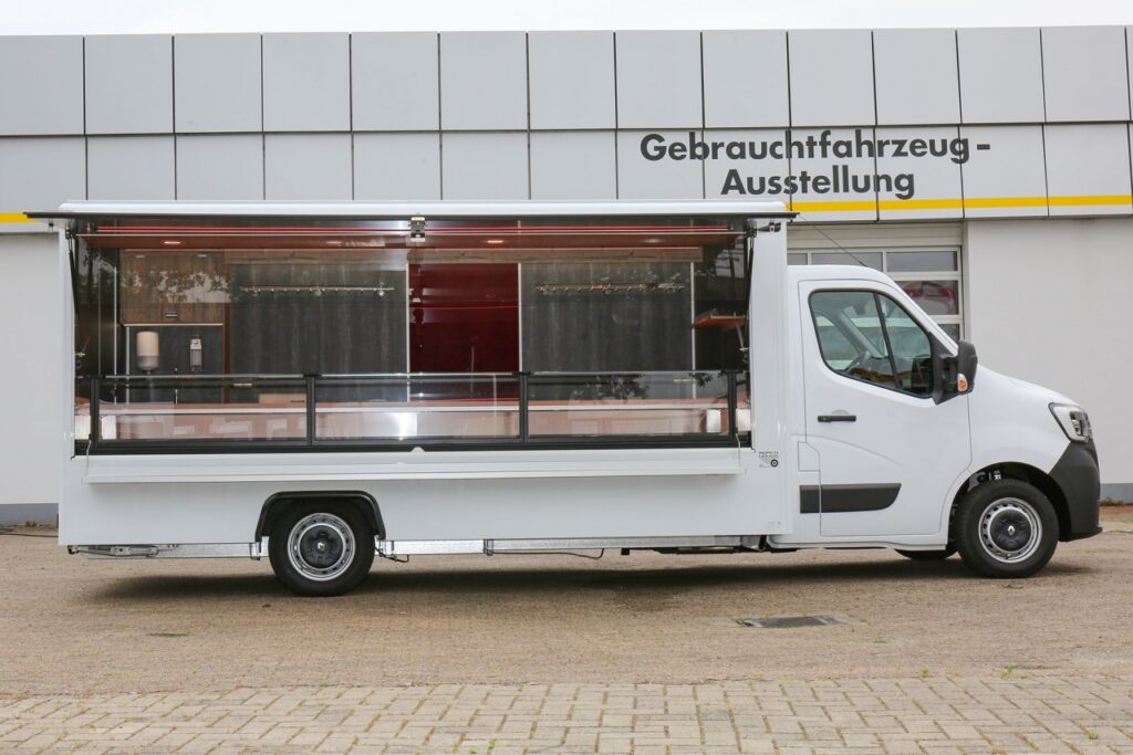 Verkaufskühltheke OPTIMA mit einer 32° Kühlung, Schneideblock, Wandregal