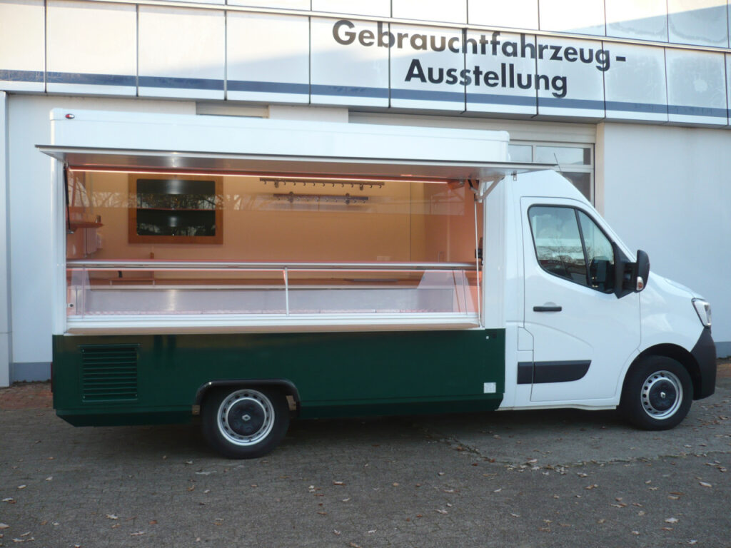 Borco Höhns Fleischmobil für den ambulanten Verkauf-Innenlänge 3,30 m mit Durchgang zum Fahrerhaus.-Kühltheke mit einer Auslagentiefe von 670 mm und stiller Kühlung.-Unterhalb der Theke ein Einzelkühlfach mit 190 Liter Volumen.-LI-Ionen Antriebsbatterien mit Trennrelais zum Fahrzeugmotor.-Hakenschienen und Werbetafel mit Glasschriftfeld.-Basisfahrzeug Renault Master, 135 PS mit Allwetterbereifung und DAB Radio.