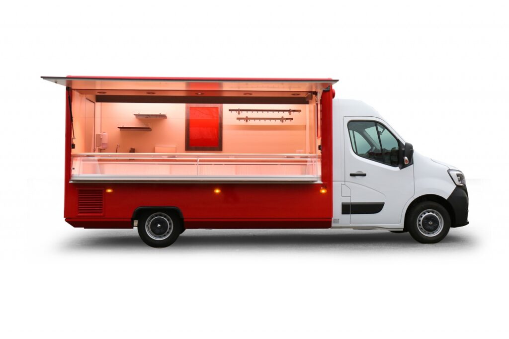 Verkaufsmobil für Fleisch und Wurstwaren-Verkaufsaufbau auf Originalaufbau des Herstellers.-4,00 m Kühltheke mit einer stillen Kühlung, ausgelegt auf eine Umgebungstemperatur von 25°C. Unterhalb der Theke ist eine Kühlschublade mit Platz für zwei E-Kisten. Thekenaufsatz mit radialem Hebelbeschlag. BÄRO LED Beleuchtung im Fahrzeug. Angebotstafel mit Glasschriftfeld und zwei Borden für zusätzlichen Warenpräsentation. Basisfahrzeug Renault Master mit 135 PS und Allwetterbereifung.