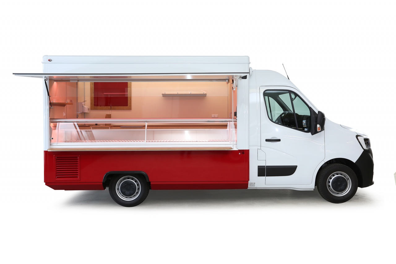 Fleisch-, Wild-, Geflügelverkaufsmobil mit 3,30m Kühltheke mit Kühlfach.-Ausstattungsdetails: Kassenschublade, Schneidebretter uvm.