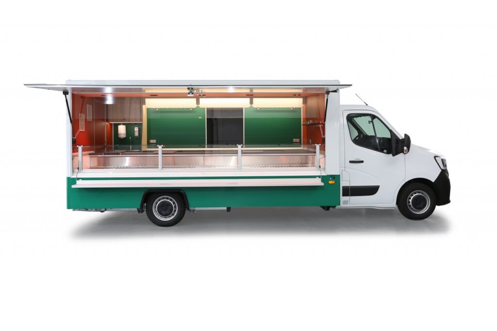 Fleischverkaufsmobil mit 4,50m Kühltheke mit 3 Kühlfächern.-Ausstattungsdetails: 2m Hackenschiene, beheizte Körperschutzkante, 0,8m Wandregal uvm.