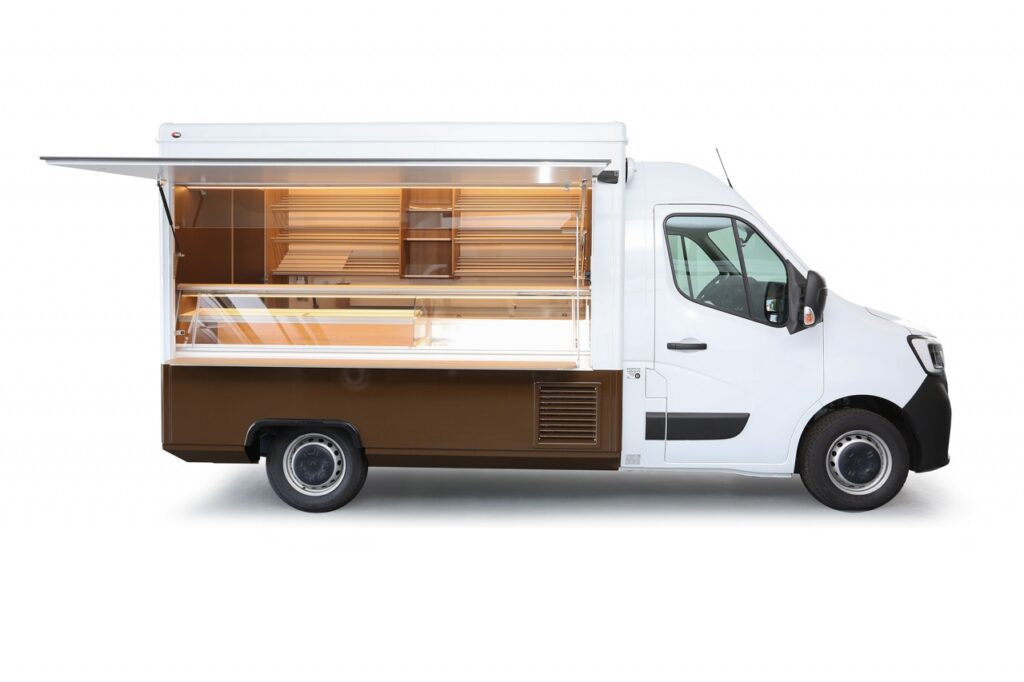 Backwarenverkaufsmobil mit 1,60m Backwarentheke und 1,30m Kühltheke.-Ausstattungsdetails: 7m Brotbord, Kuchenblechnachschubregal uvm.