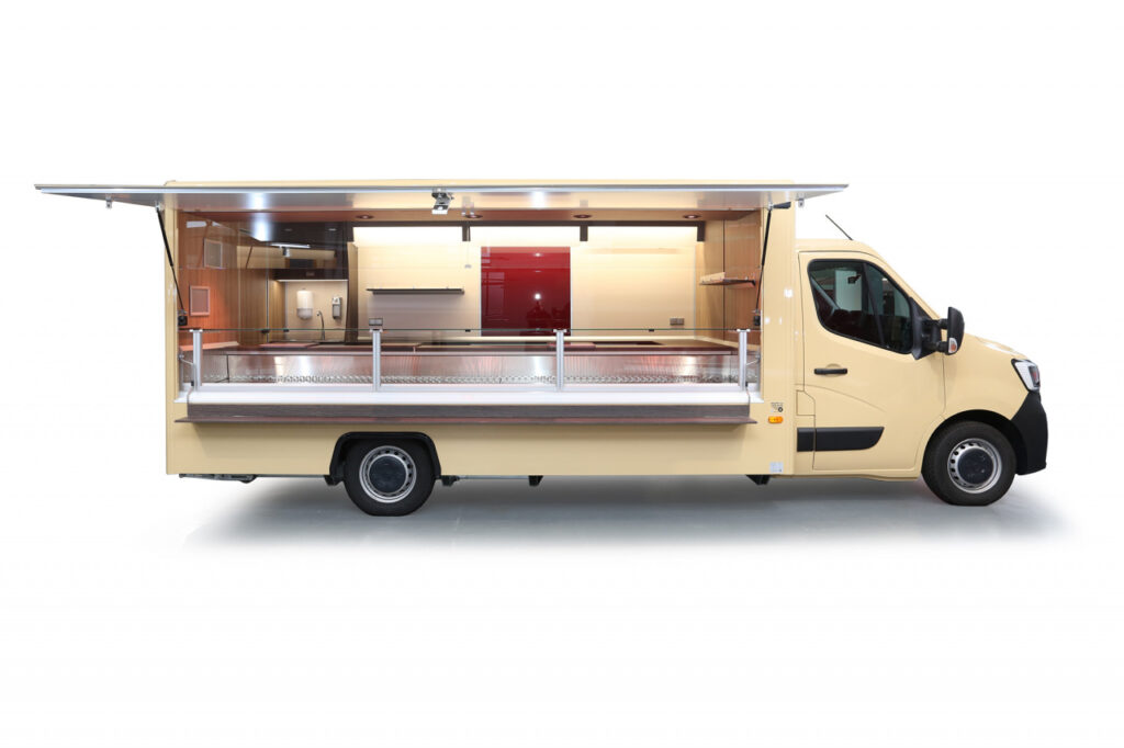 Verkaufsmobil für den Wochenmarkt-Edelstahlkühltheke mit stiller Kühlung und unterhalb 3 Kühlauszügen für 6 E-Kisten.-Werbetafel, Regal, Hakenschiene und Hygienepaket-Basisfahrzeug Renault Master mit Allwetterbereifung und Klang & Klima Paket.