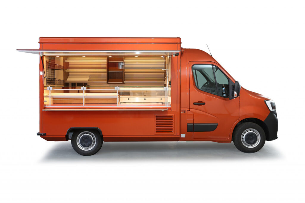 Internorga 2022-Messefahrzeug für die Backwarenmesse 2022-Verkaufsmobil für den ambulanten Handel-Backwarentheke gekühlt mit eutktischer Kühlung, Brotregale, Druchgang zum Fahrerhaus und vieles mehr....-Basisfahrzeug Renault Master mit Allwetterbereifung, Radio, Ersatzrad und Rückfahrwarner.