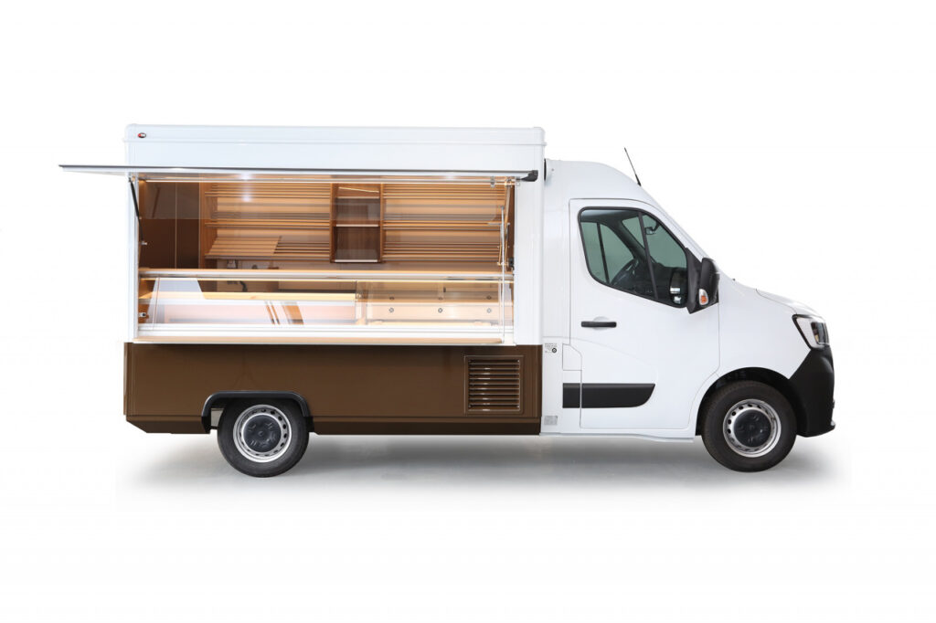 Backwarenverkaufsmobil mit 1,30m Kühltheke-Ausstattungsdetails: Präsentationsregal, Papierrollenhalter, Kuchenblechnachschubregal, Krümelplatte uvm.