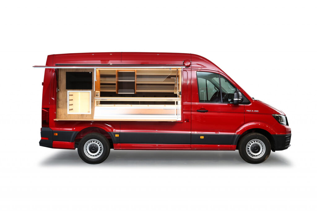 MAN Kastenwagen für den ambulanten Verkauf-Borco Höhns Ausbau im Innenraum.-Backwarentheke für 5 x 5 Bleche, Kühlschrank für 5 Bleche.-Brotregale, Kassenschublade, Nachschubregale und Hygieneeinheit.