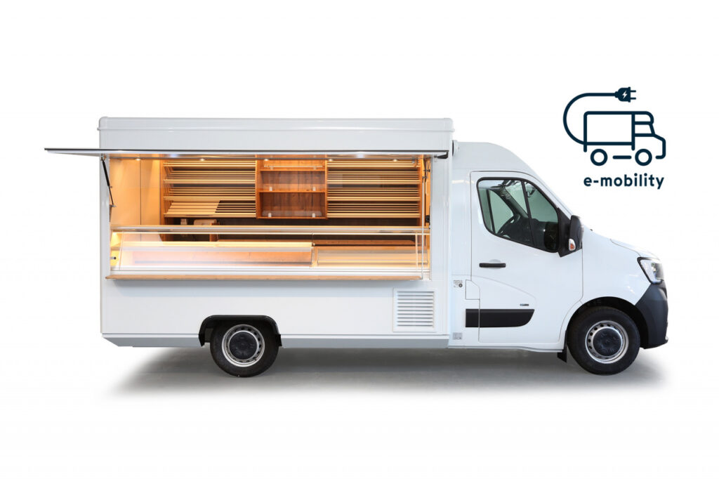 Elektro-Verkaufsfahrzeug für Backwaren mit 2 m Backwaren- und 1,3 m Kühltheke.