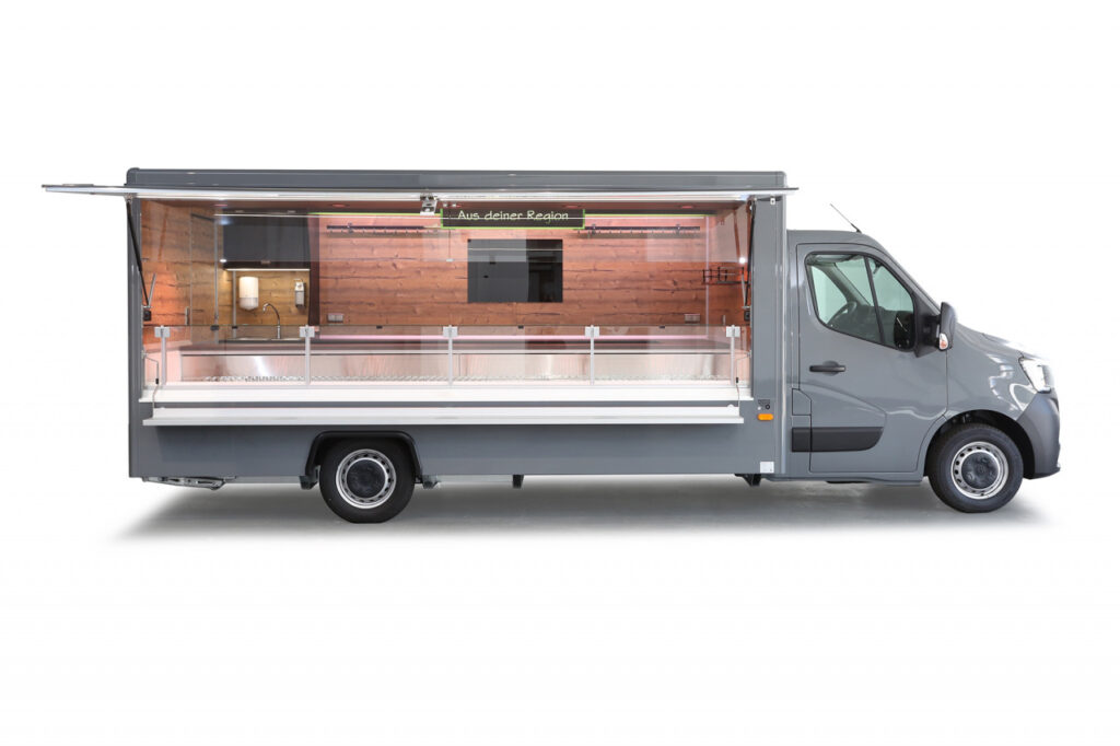 Verkaufsmobil für den Wochenmarkt-Kühltheke mit stiller Kühlung, unterhalb zwei Kühlauszüge für 4 E-Kisten.-Schalttafel 400 Volt oder 2x 230 Volt-Renault Master mit Allwetterbereifung und Klang & Klima-Paket