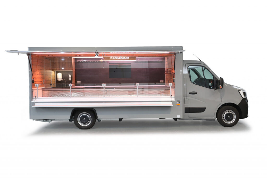 Verkaufsmobil für den Wochenmarkt-Kühltheke mit stiller Kühlung, unterhalb drei Kühlauszüge für 6 E-Kisten.-Schalttafel 400 Volt-Renault Master mit Allwetterbereifung und Klang & Klima-Paket
